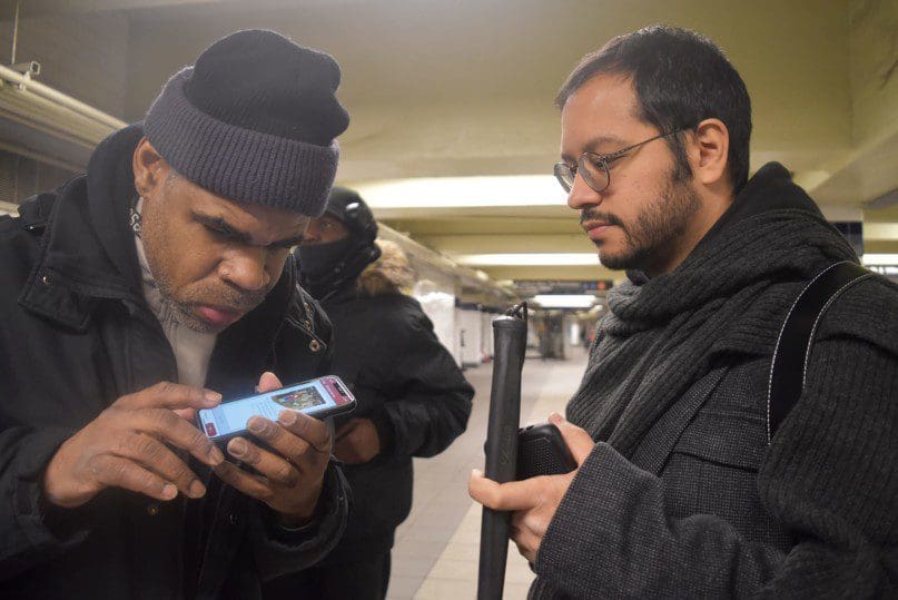 Martin Neal explores the MagnusCards app with the assistance of Charles Umaña, Technology Deployment Specialist and Trainer